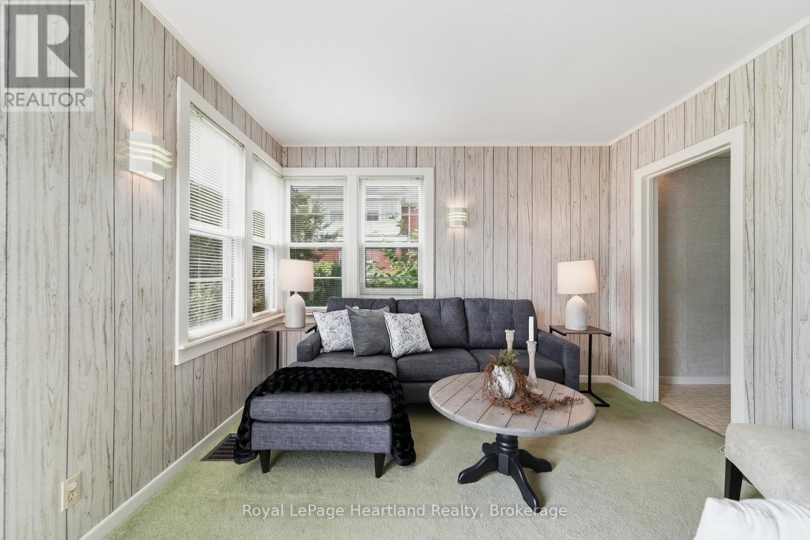 128 Britannia Road W, Goderich (Goderich (Town)), ON - Indoor Photo Showing Living Room
