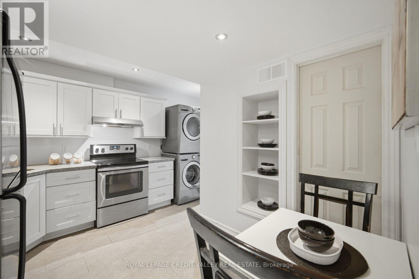 43 Flemington Drive E, Caledon, ON - Indoor Photo Showing Kitchen
