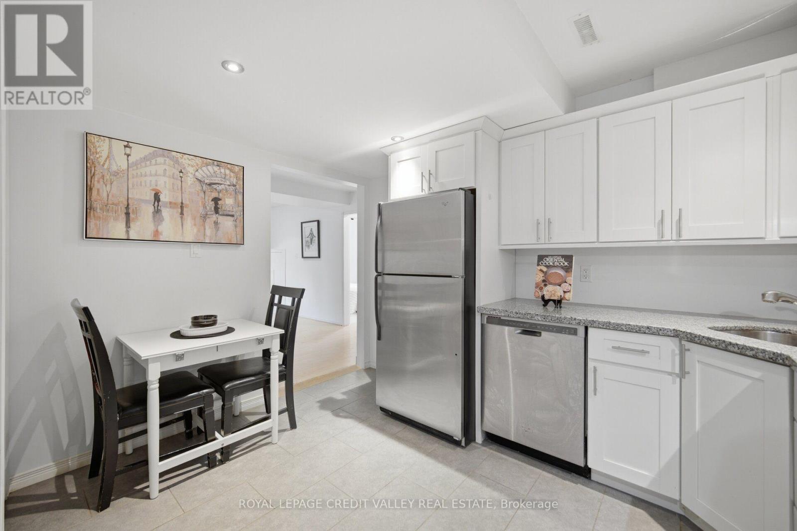 43 Flemington Drive E, Caledon, ON - Indoor Photo Showing Kitchen