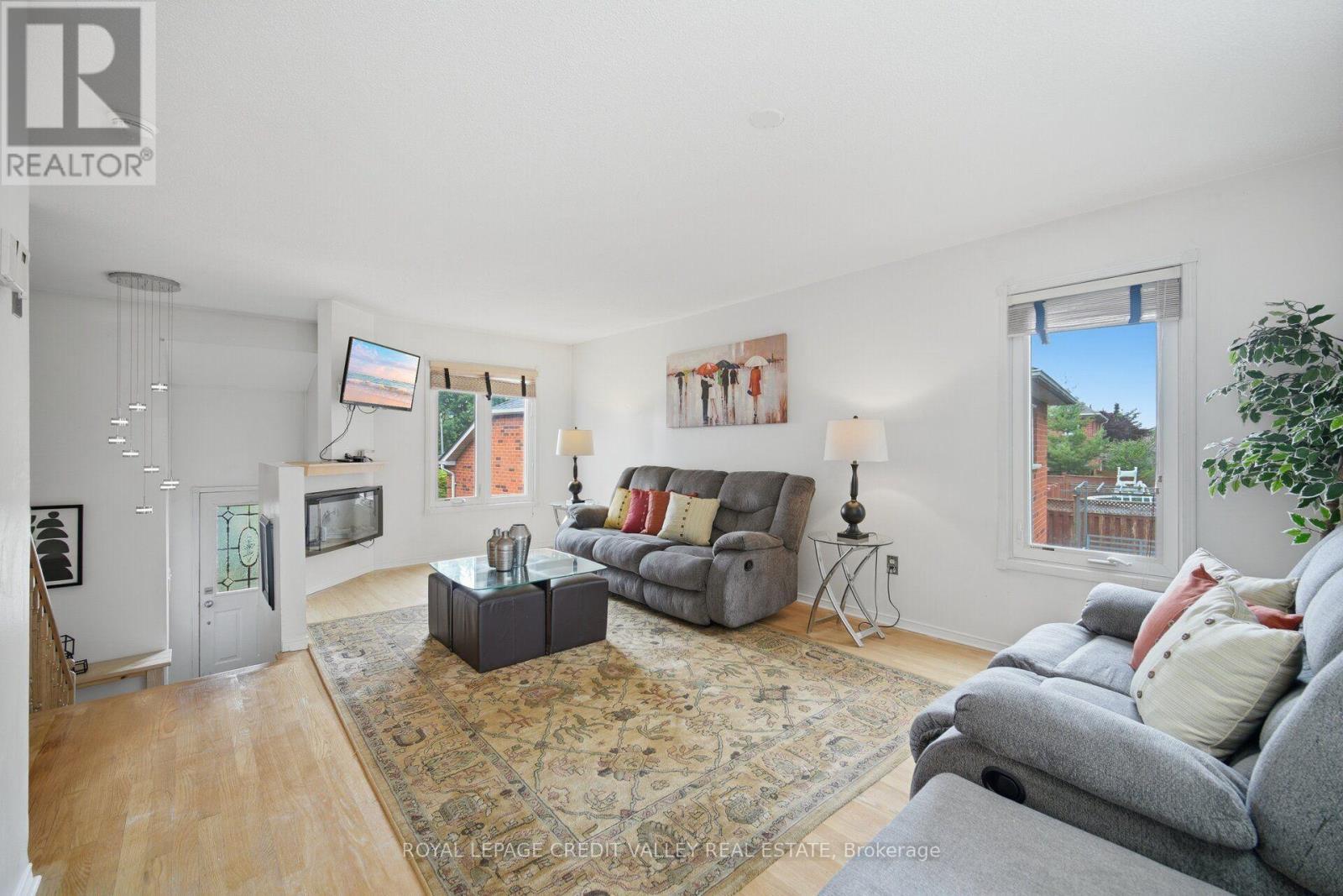 43 Flemington Drive E, Caledon, ON - Indoor Photo Showing Living Room