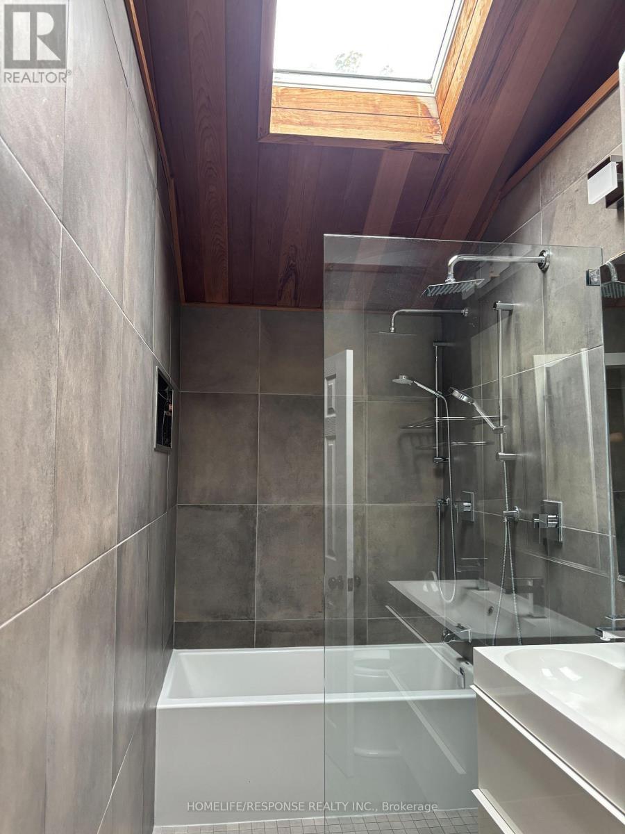 5452 Croydon Road, Burlington, ON - Indoor Photo Showing Bathroom