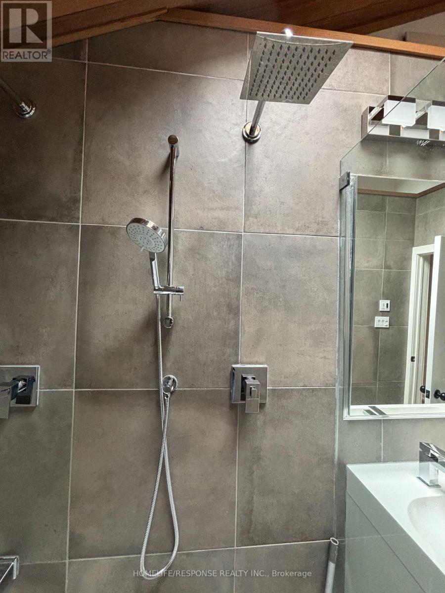 5452 Croydon Road, Burlington, ON - Indoor Photo Showing Bathroom