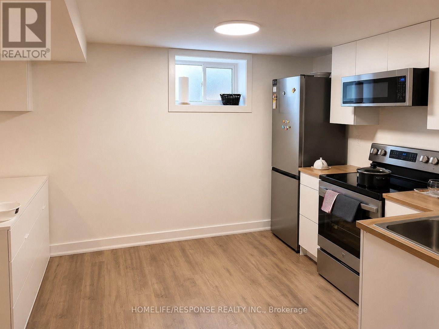 5452 Croydon Road, Burlington, ON - Indoor Photo Showing Kitchen With Stainless Steel Kitchen
