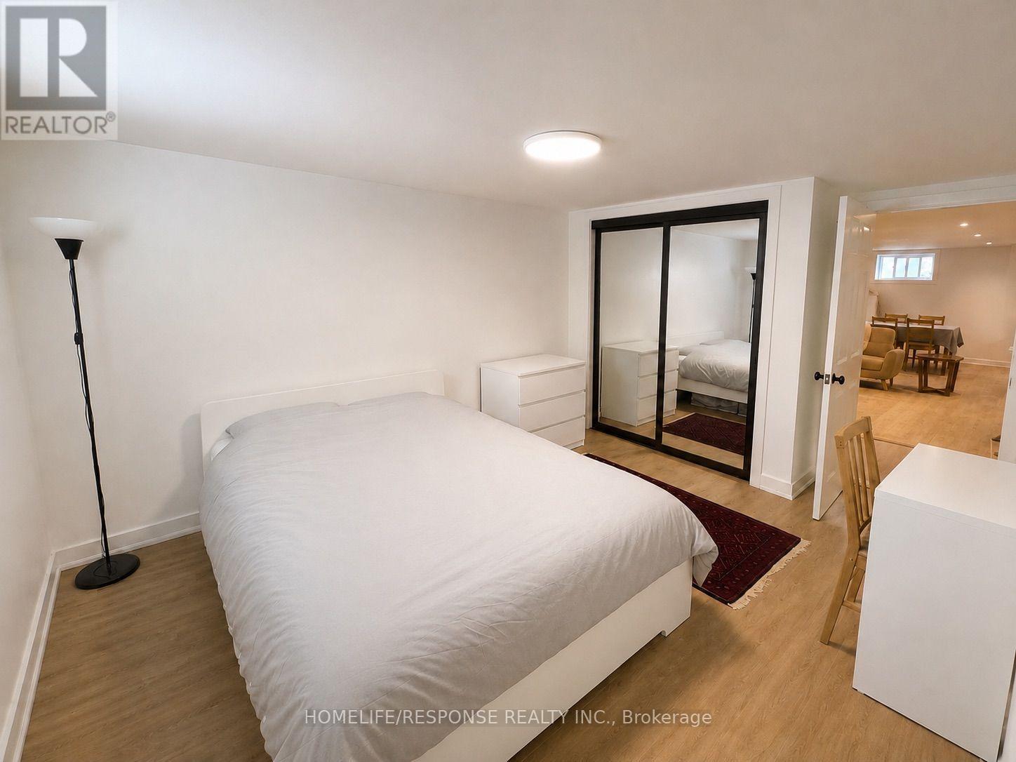 5452 Croydon Road, Burlington, ON - Indoor Photo Showing Bedroom