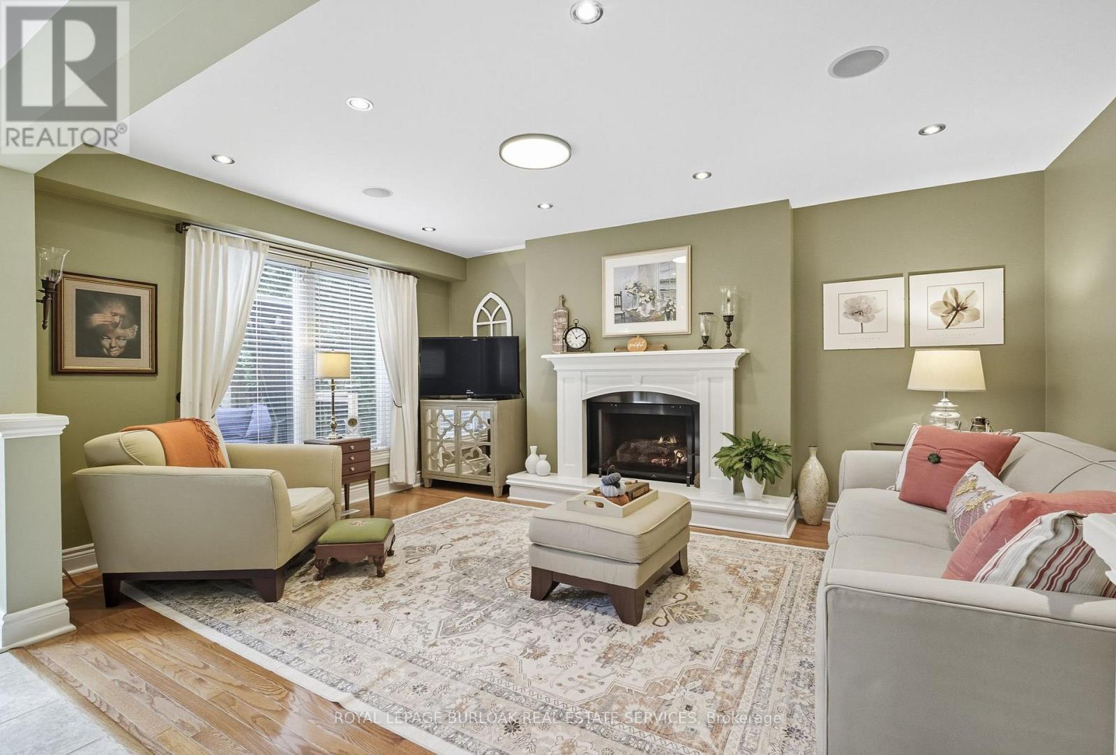 1580 Woodeden Drive, Mississauga, ON - Indoor Photo Showing Living Room With Fireplace