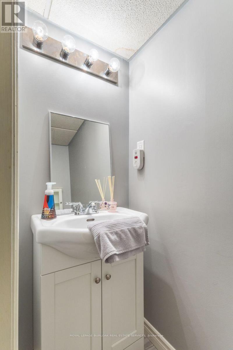 1580 Woodeden Drive, Mississauga, ON - Indoor Photo Showing Laundry Room