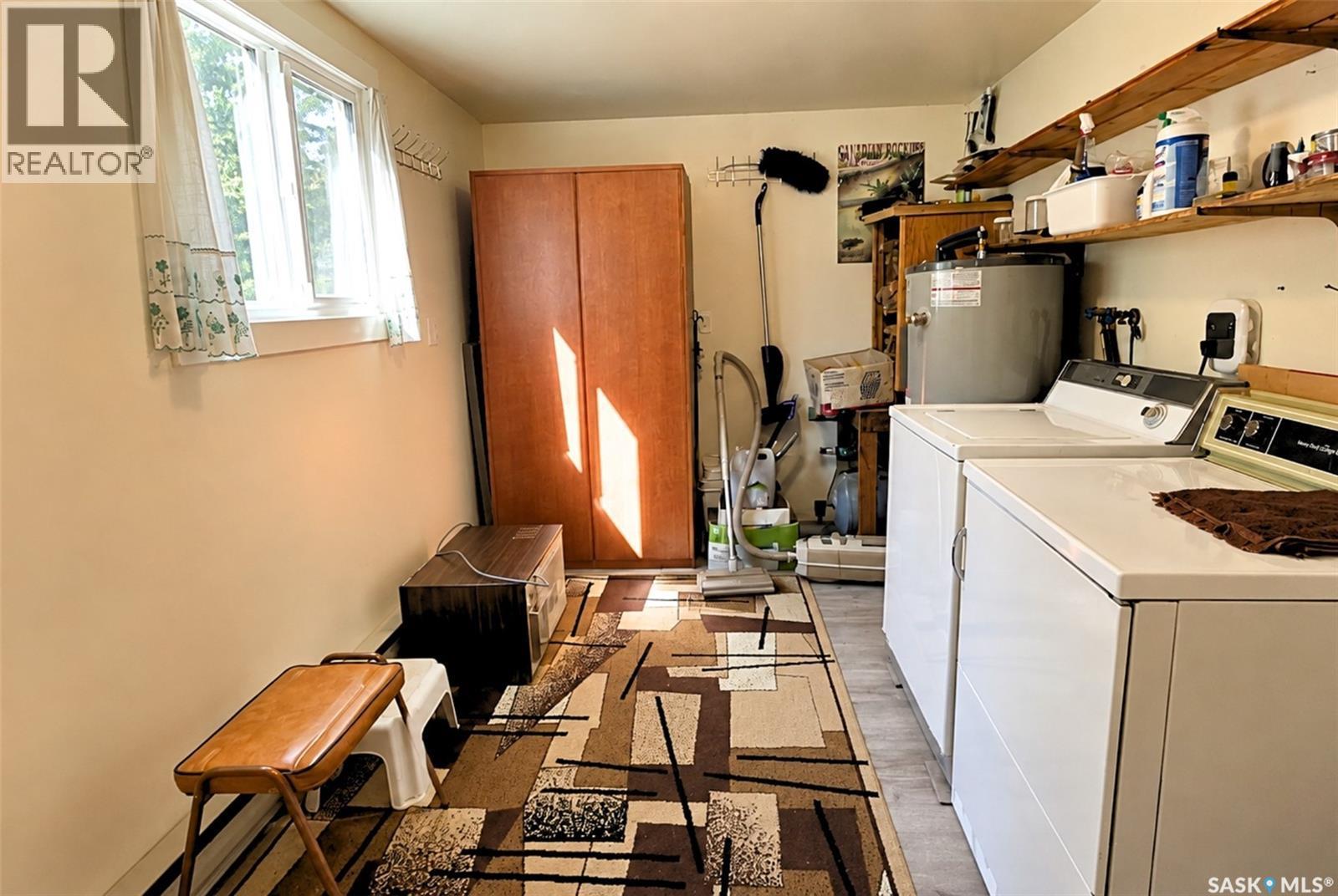 303 Christel Crescent, Lac Des Îles, SK - Indoor Photo Showing Laundry Room