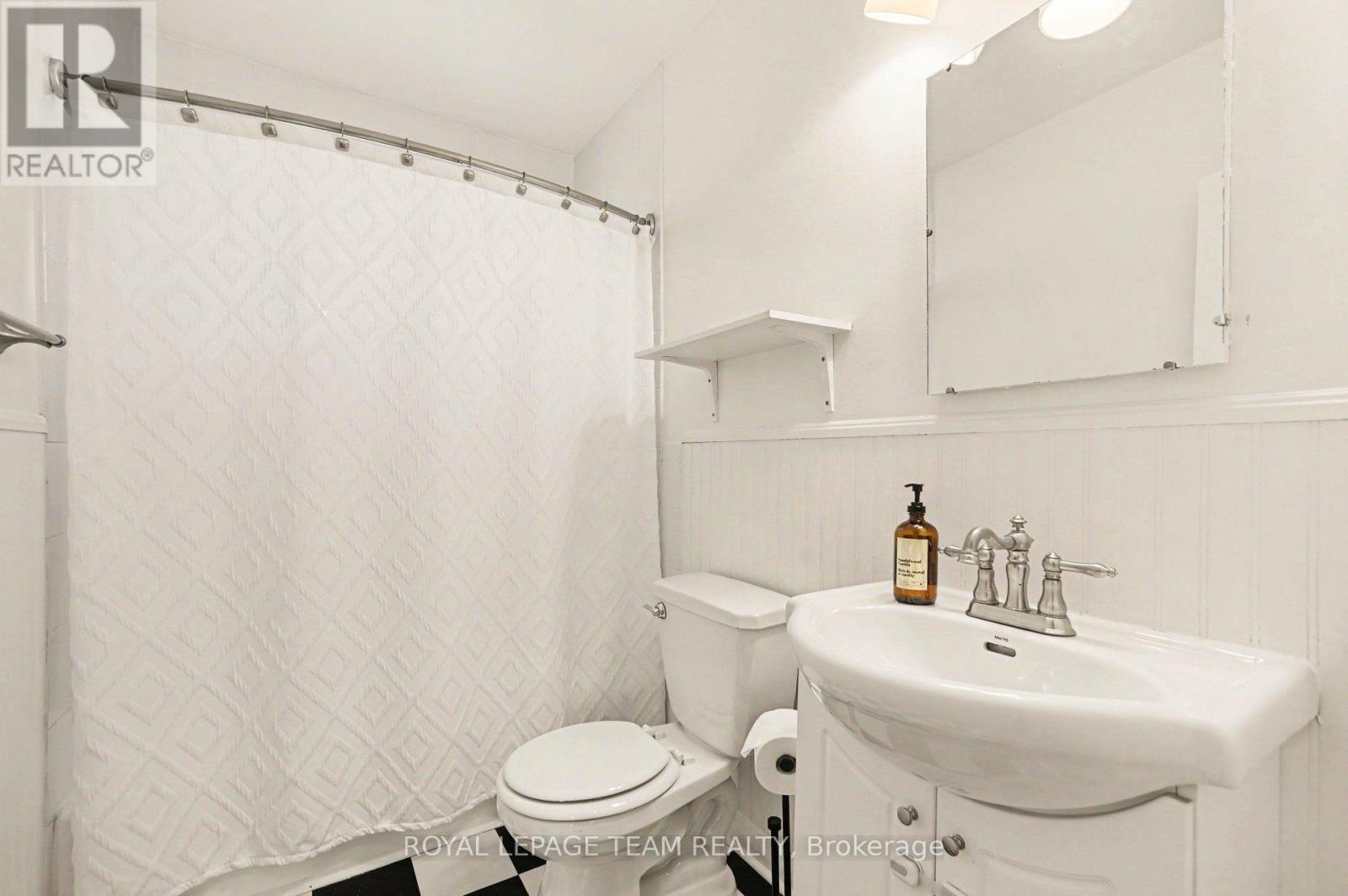 3 Donna Street, Ottawa, ON - Indoor Photo Showing Bathroom