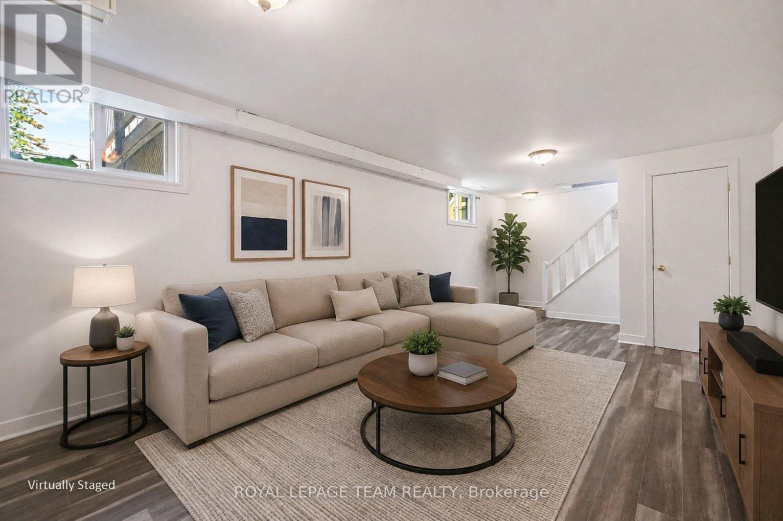 3 Donna Street, Ottawa, ON - Indoor Photo Showing Living Room