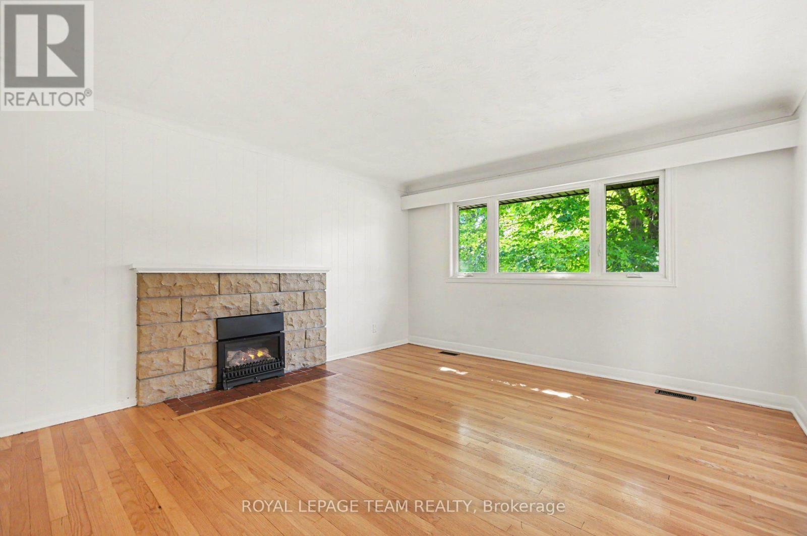 3 Donna Street, Ottawa, ON - Indoor Photo Showing Living Room With Fireplace