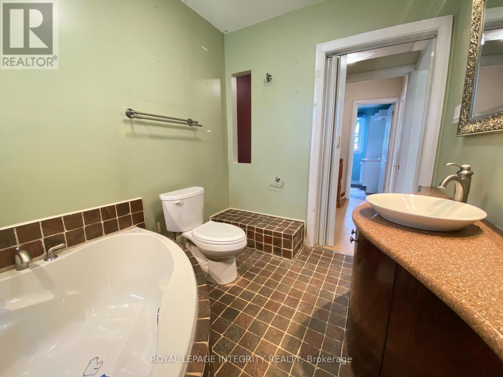 1222 Dorchester Avenue, Ottawa, ON
