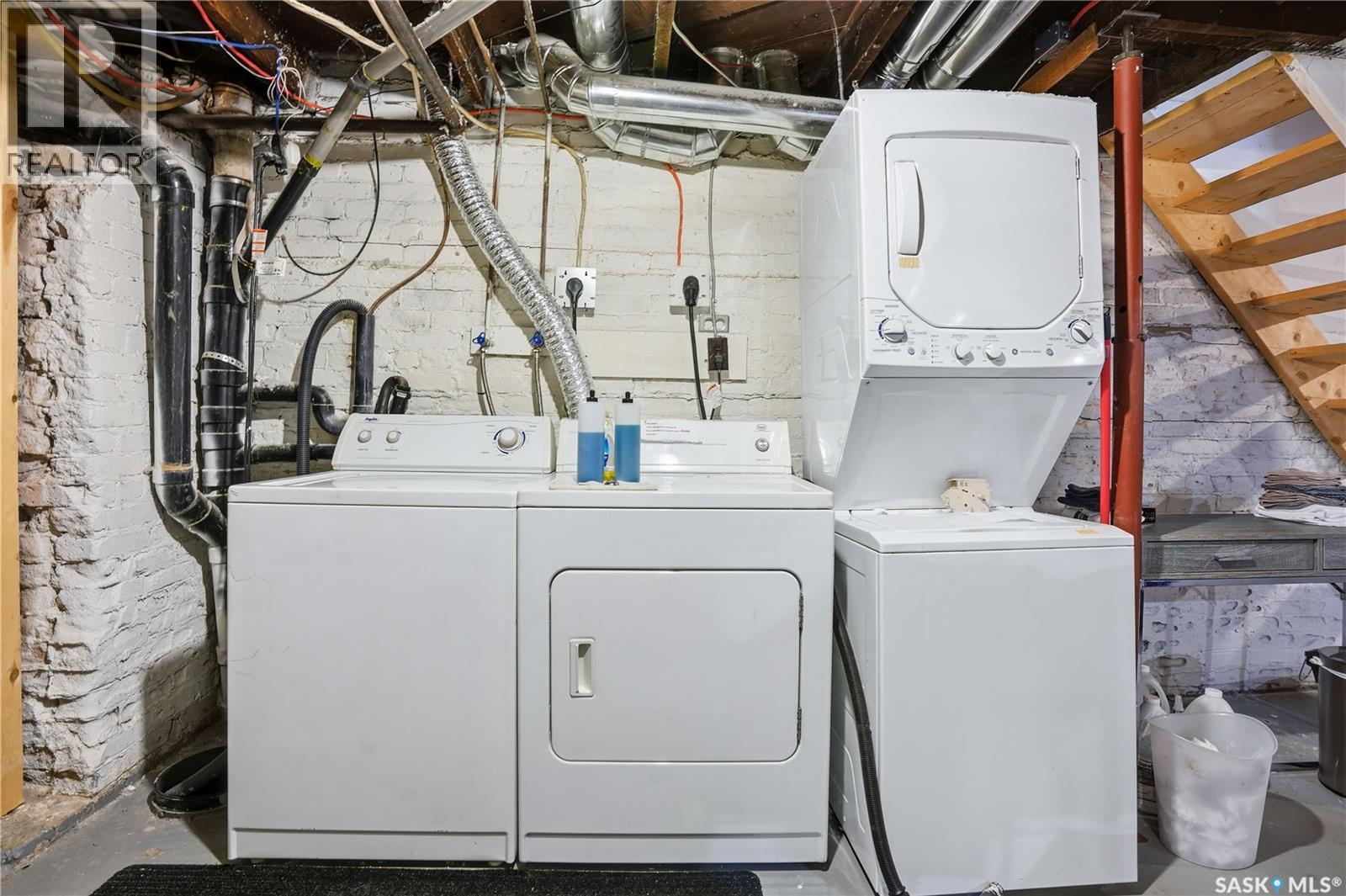 3130 13Th Avenue, Regina, SK - Indoor Photo Showing Laundry Room