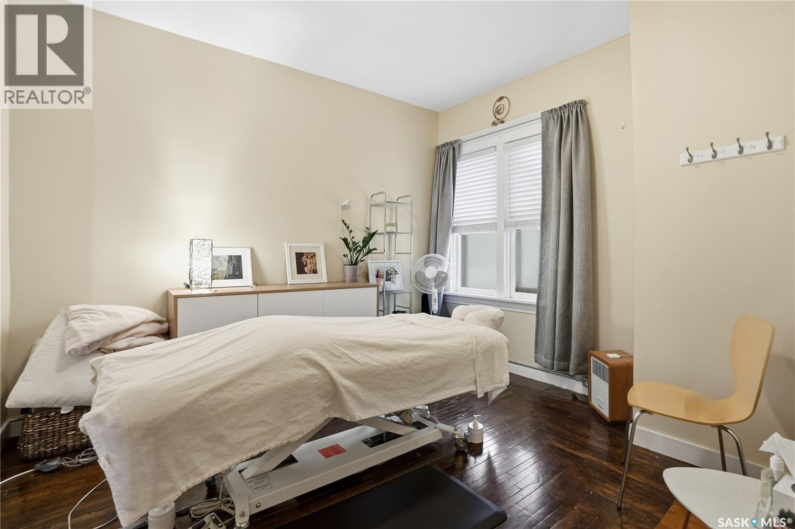3130 13Th Avenue, Regina, SK - Indoor Photo Showing Bedroom