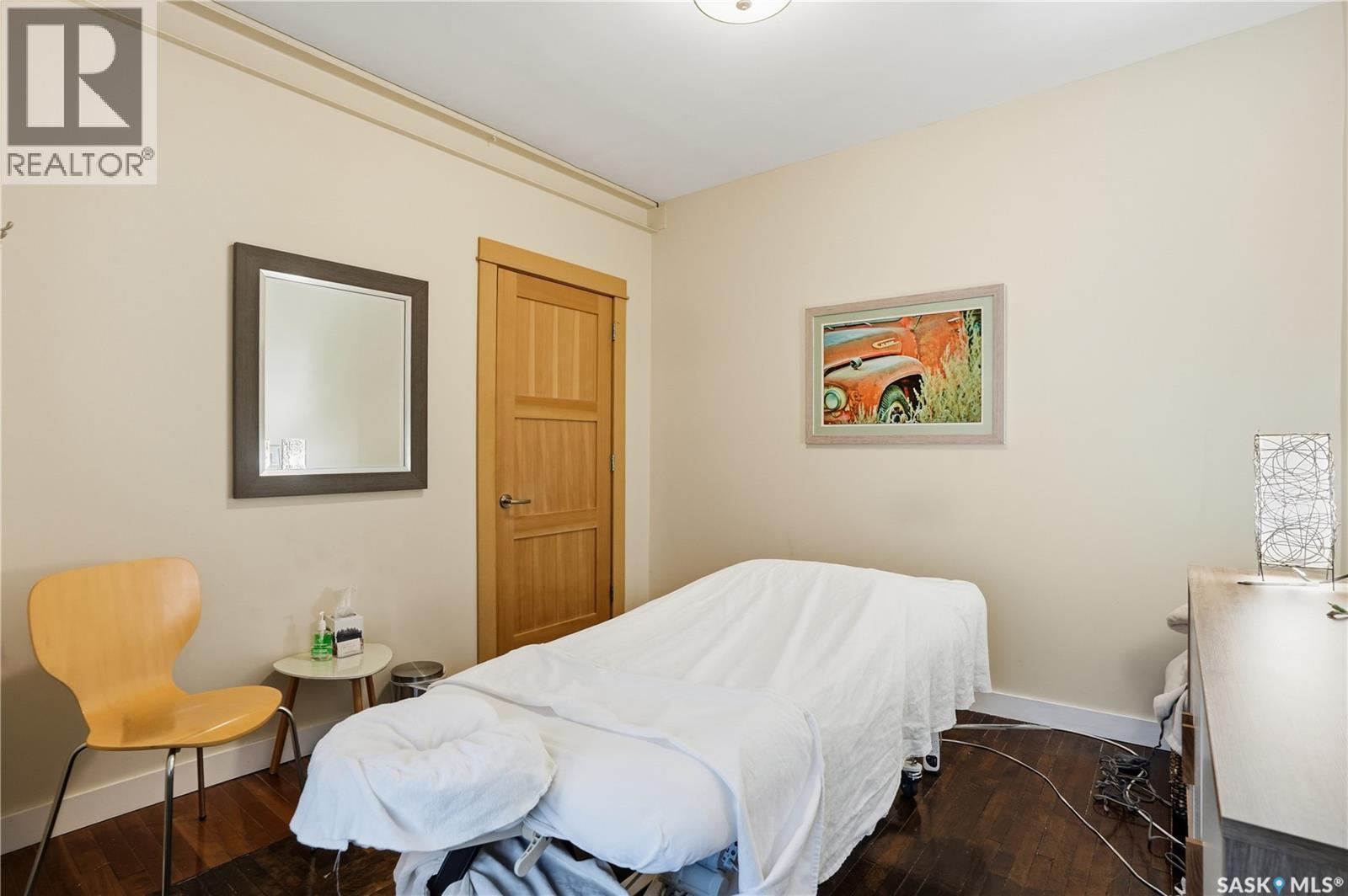 3130 13Th Avenue, Regina, SK - Indoor Photo Showing Bedroom