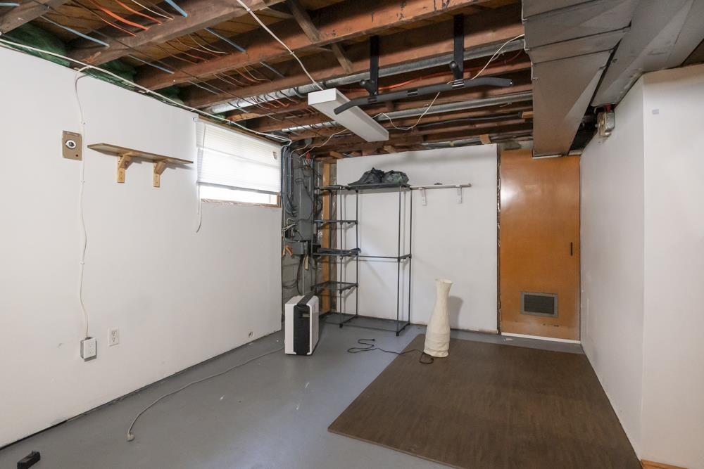 185 Empress St S, Thunder Bay, ON - Indoor Photo Showing Basement