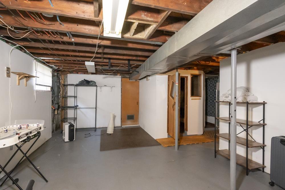 185 Empress St S, Thunder Bay, ON - Indoor Photo Showing Basement