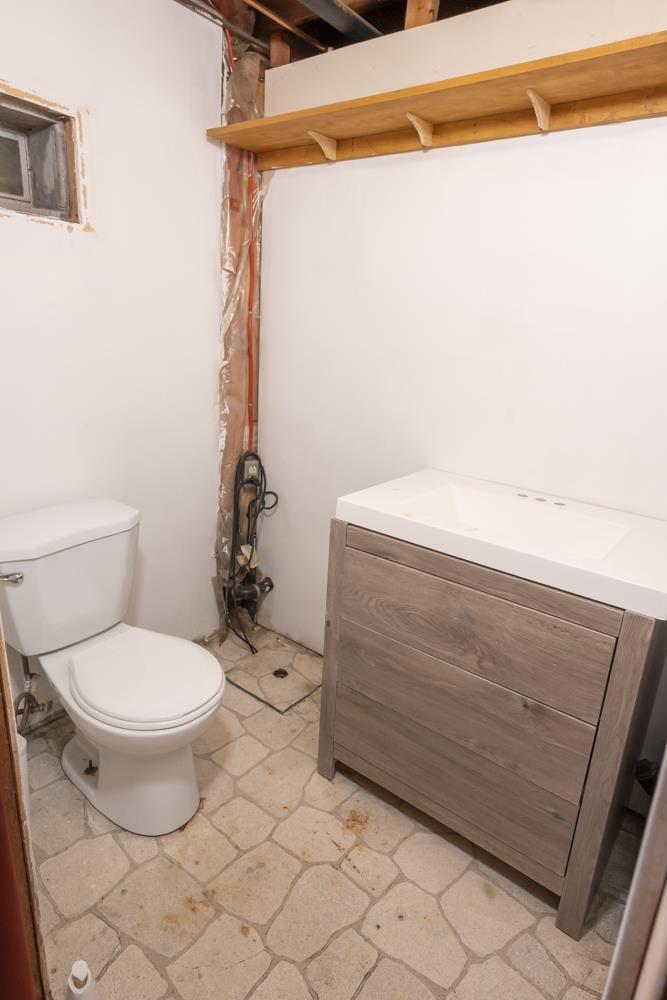 185 Empress St S, Thunder Bay, ON - Indoor Photo Showing Bathroom