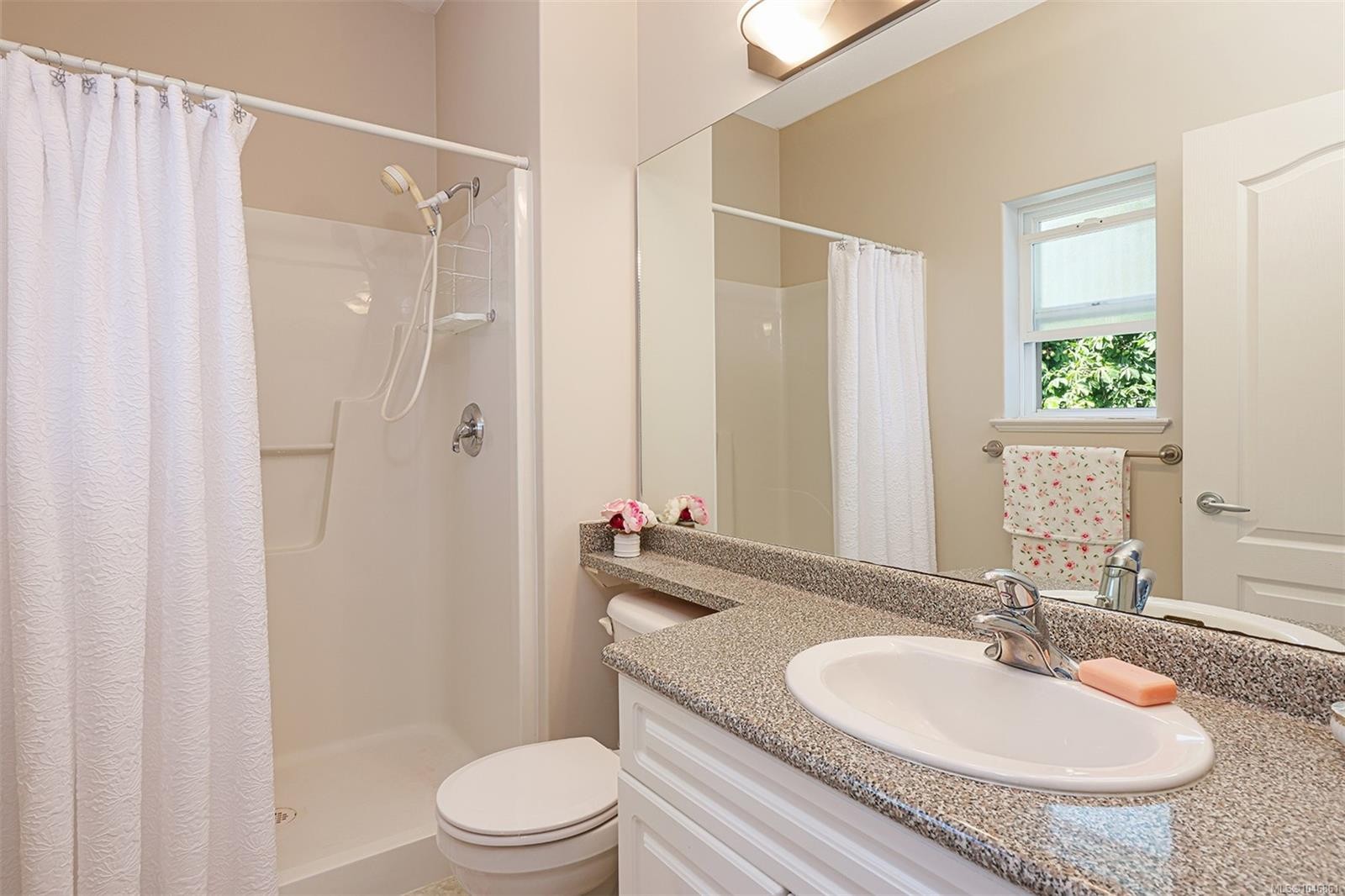 #16-1646 Balmoral Ave, Comox, BC - Indoor Photo Showing Bathroom