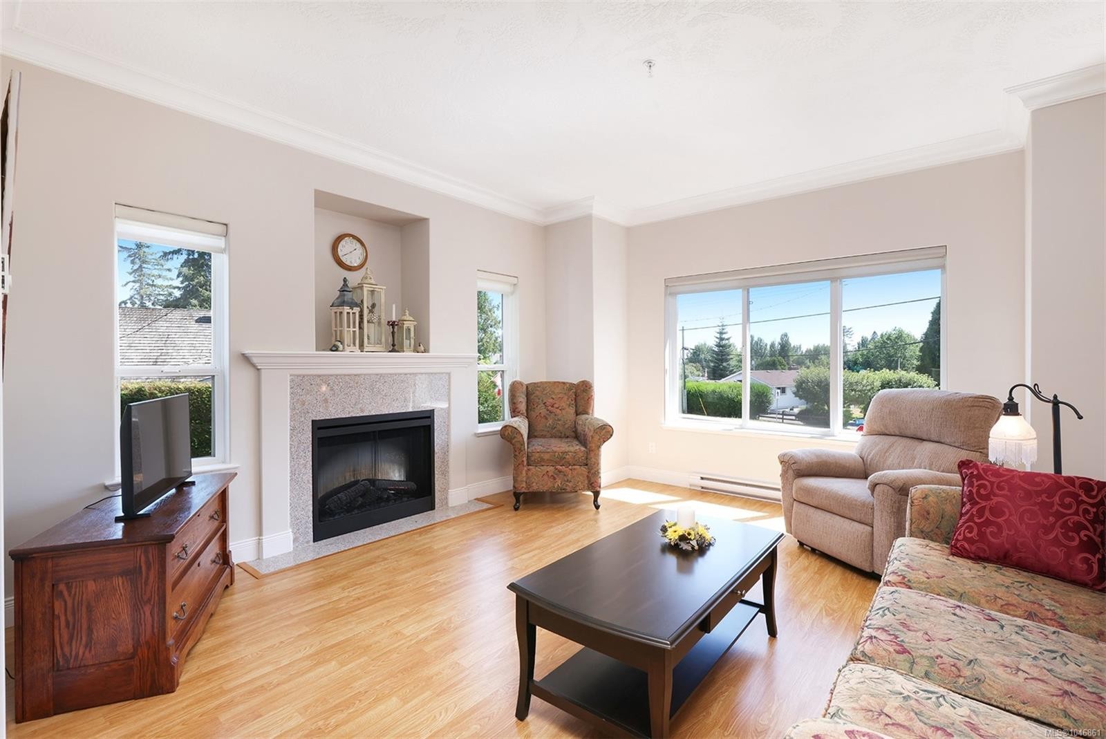 #16-1646 Balmoral Ave, Comox, BC - Indoor Photo Showing Living Room With Fireplace