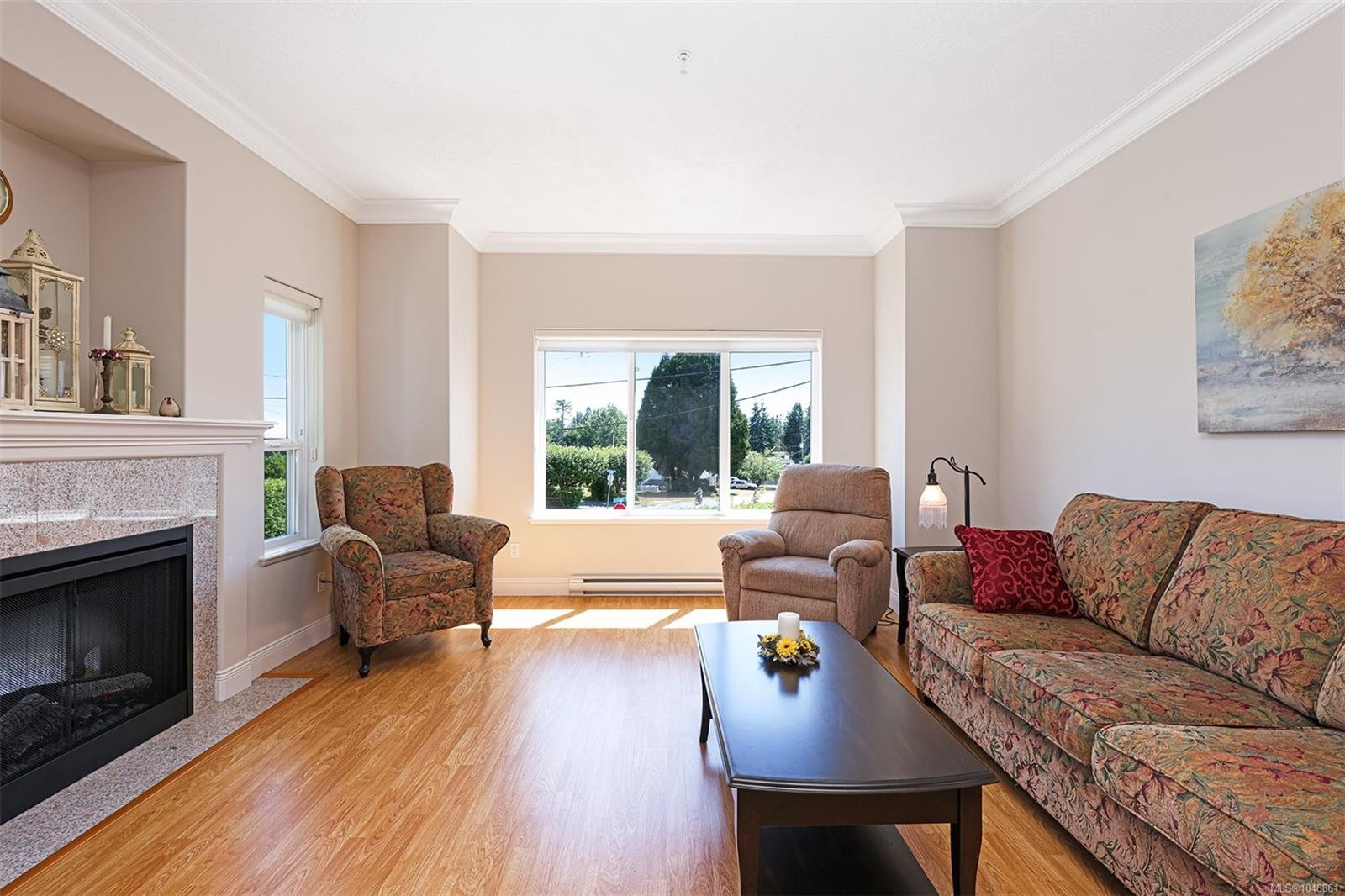 #16-1646 Balmoral Ave, Comox, BC - Indoor Photo Showing Living Room With Fireplace