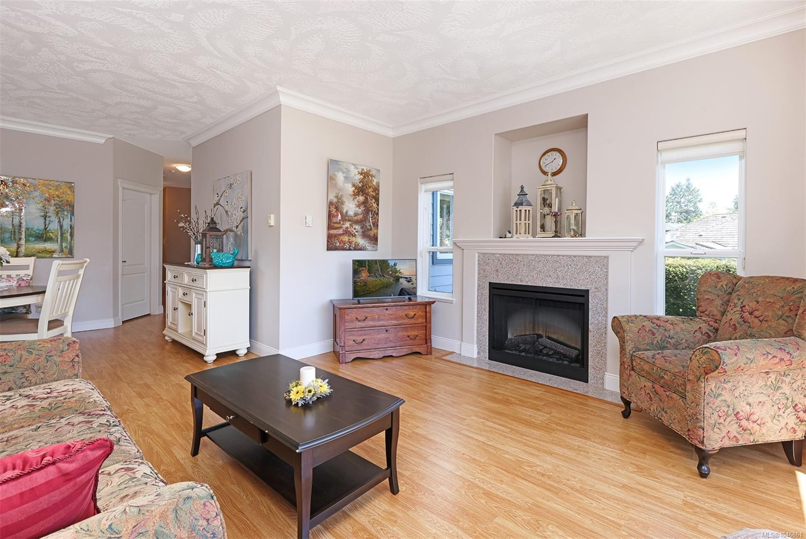 #16-1646 Balmoral Ave, Comox, BC - Indoor Photo Showing Living Room With Fireplace