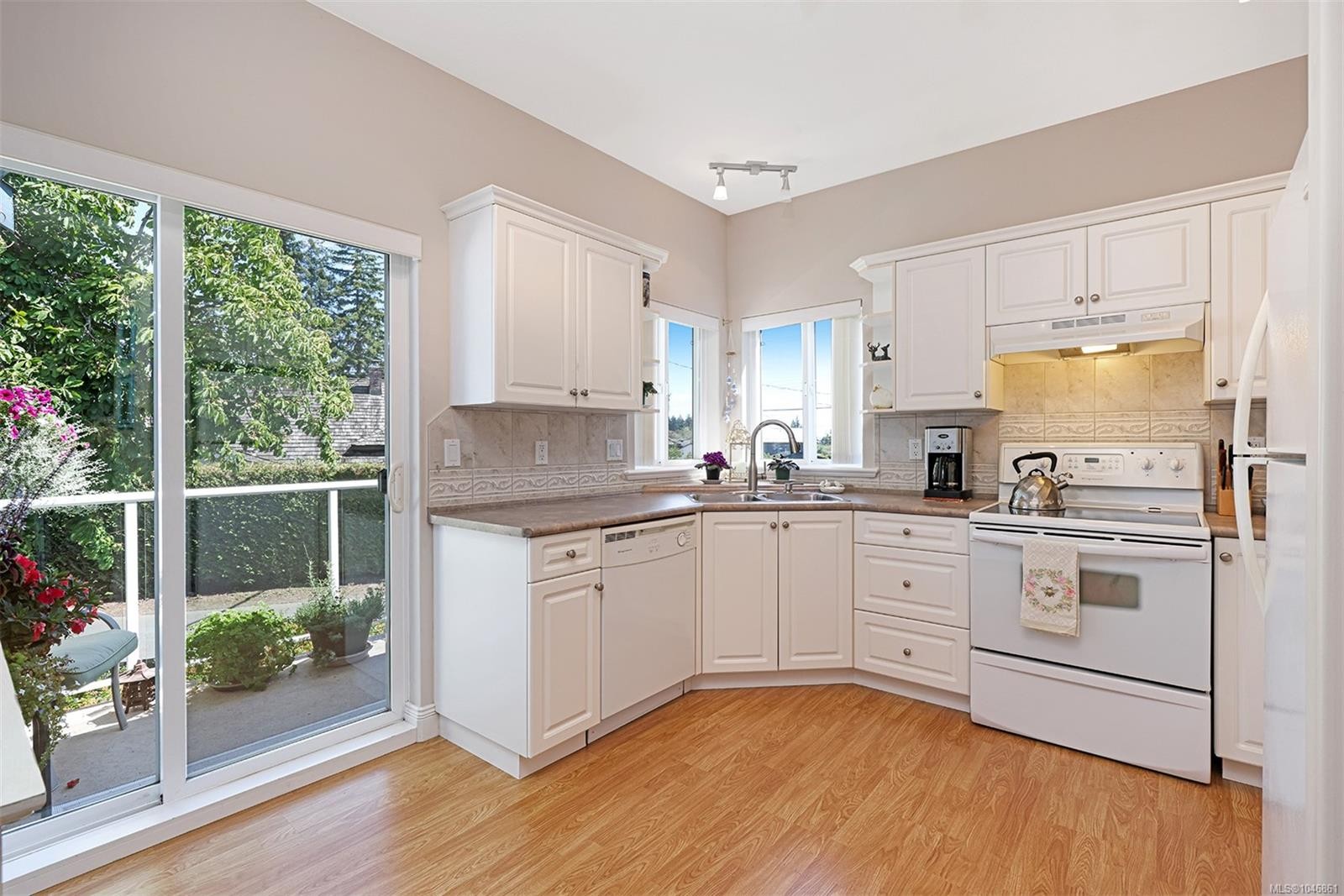 #16-1646 Balmoral Ave, Comox, BC - Indoor Photo Showing Kitchen