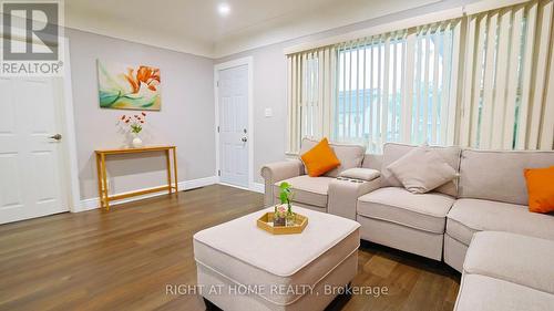 82 Normanhurst Avenue, Hamilton, ON - Indoor Photo Showing Living Room