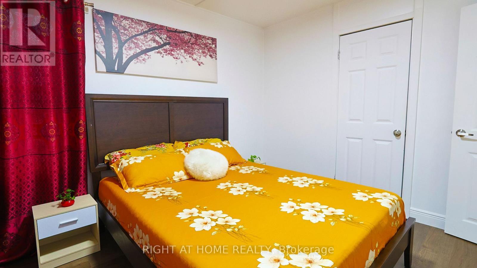 82 Normanhurst Avenue, Hamilton, ON - Indoor Photo Showing Bedroom