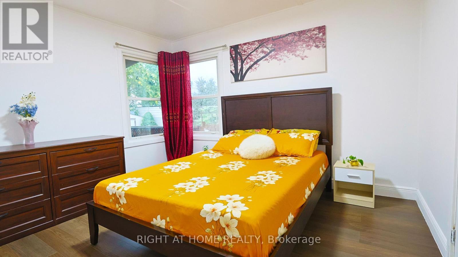 82 Normanhurst Avenue, Hamilton, ON - Indoor Photo Showing Bedroom