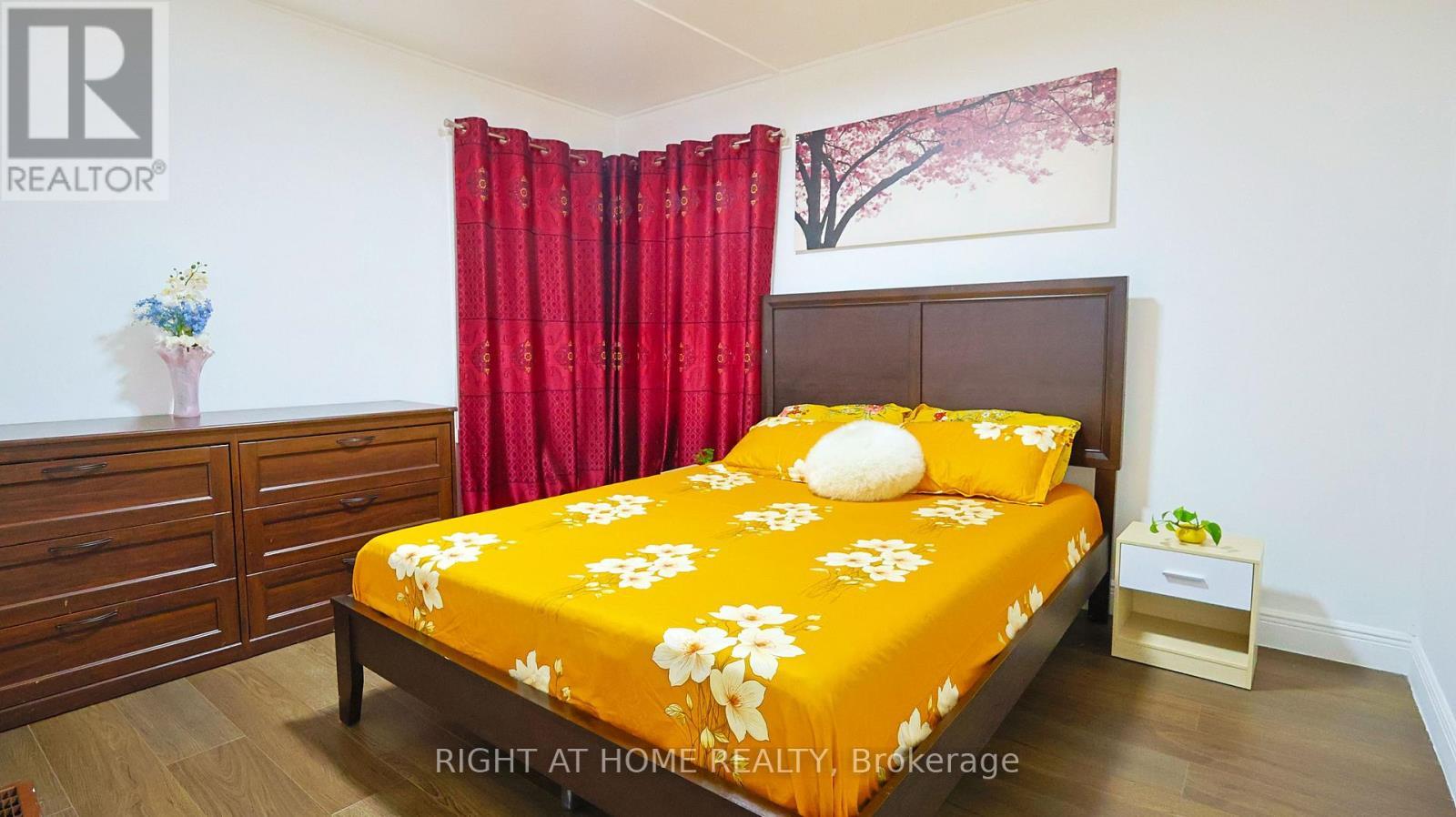 82 Normanhurst Avenue, Hamilton, ON - Indoor Photo Showing Bedroom