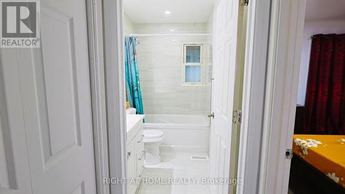 82 Normanhurst Avenue, Hamilton, ON - Indoor Photo Showing Bathroom