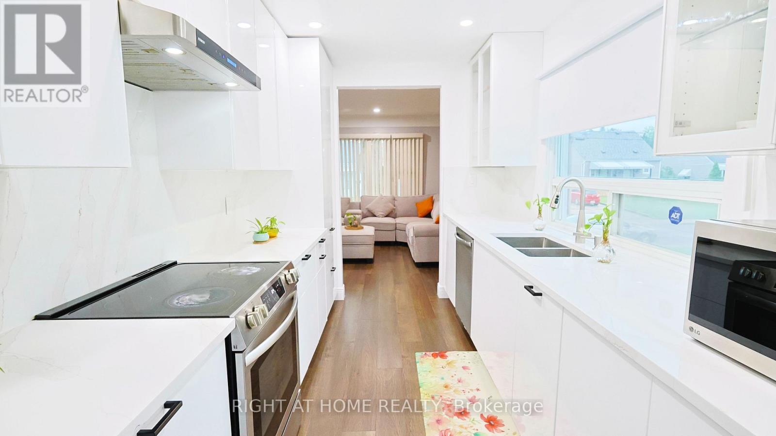 82 Normanhurst Avenue, Hamilton, ON - Indoor Photo Showing Kitchen With Double Sink