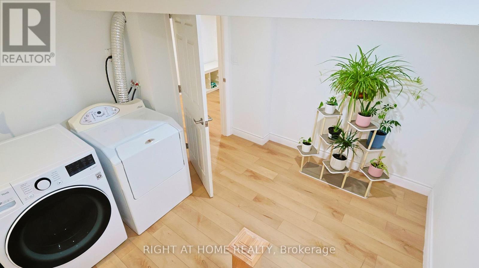 82 Normanhurst Avenue, Hamilton, ON - Indoor Photo Showing Laundry Room