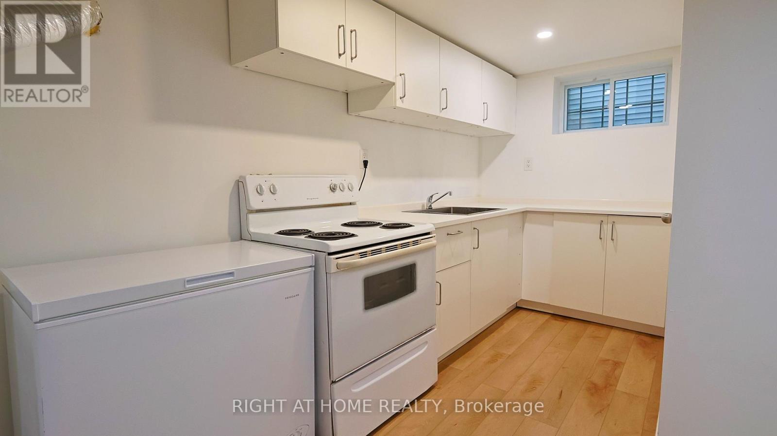 82 Normanhurst Avenue, Hamilton, ON - Indoor Photo Showing Kitchen