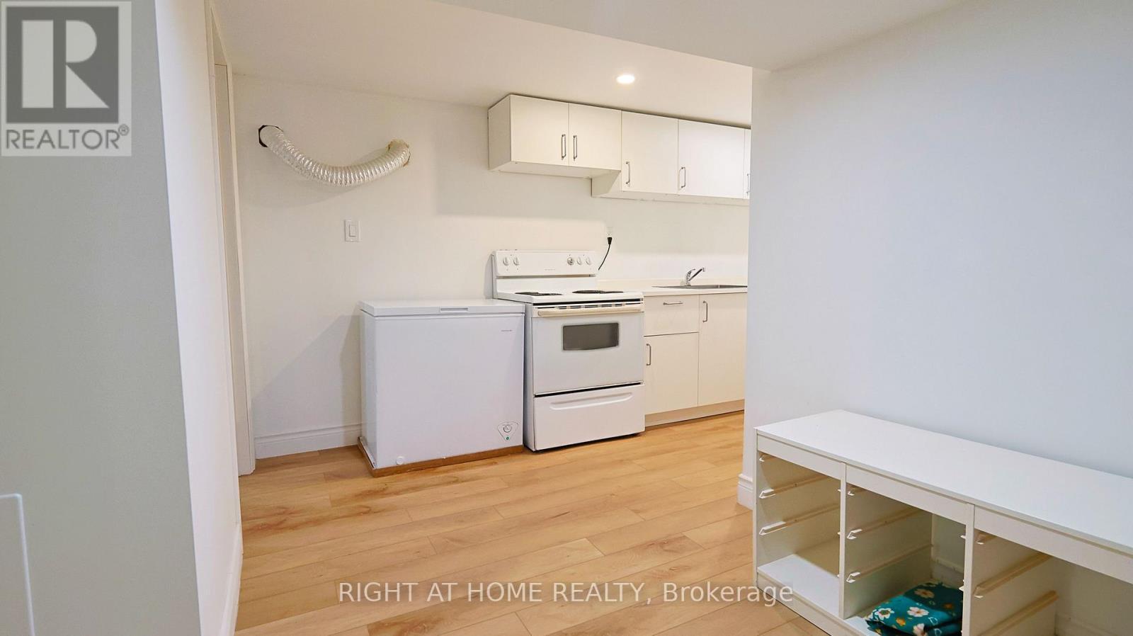 82 Normanhurst Avenue, Hamilton, ON - Indoor Photo Showing Kitchen