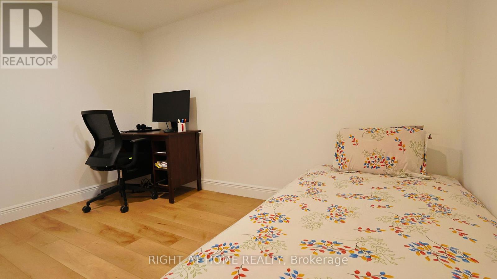 82 Normanhurst Avenue, Hamilton, ON - Indoor Photo Showing Bedroom