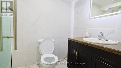 82 Normanhurst Avenue, Hamilton, ON - Indoor Photo Showing Bathroom