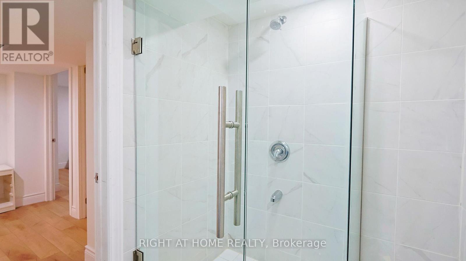 82 Normanhurst Avenue, Hamilton, ON - Indoor Photo Showing Bathroom