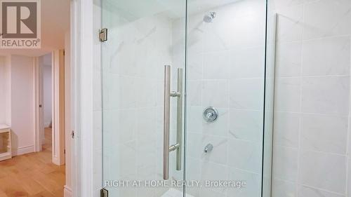 82 Normanhurst Avenue, Hamilton, ON - Indoor Photo Showing Bathroom