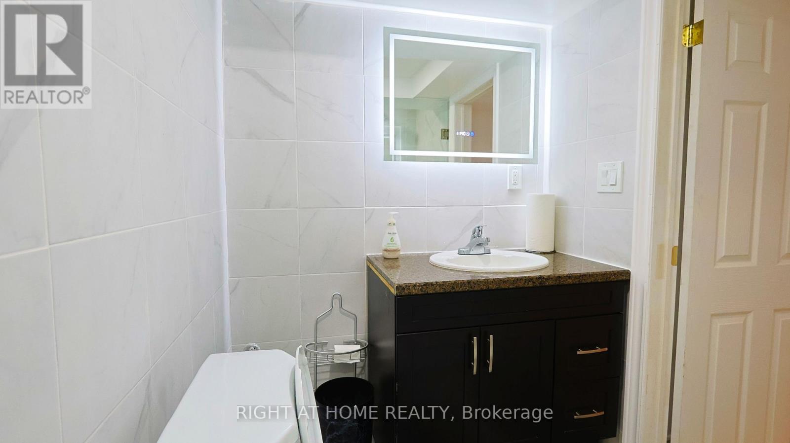 82 Normanhurst Avenue, Hamilton, ON - Indoor Photo Showing Bathroom