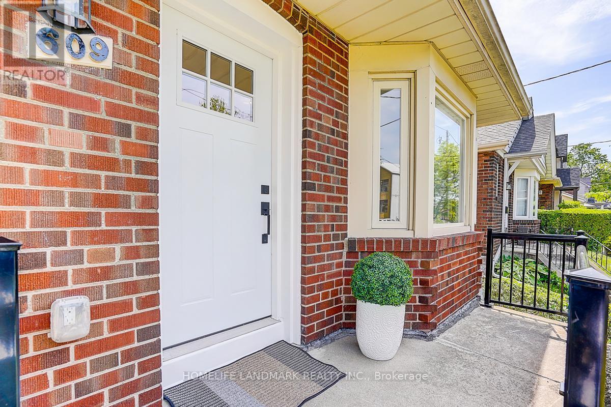 609 Mortimer Avenue, Toronto, ON - Outdoor With Exterior