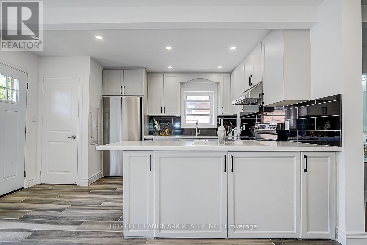 609 Mortimer Avenue, Toronto, ON - Indoor Photo Showing Kitchen