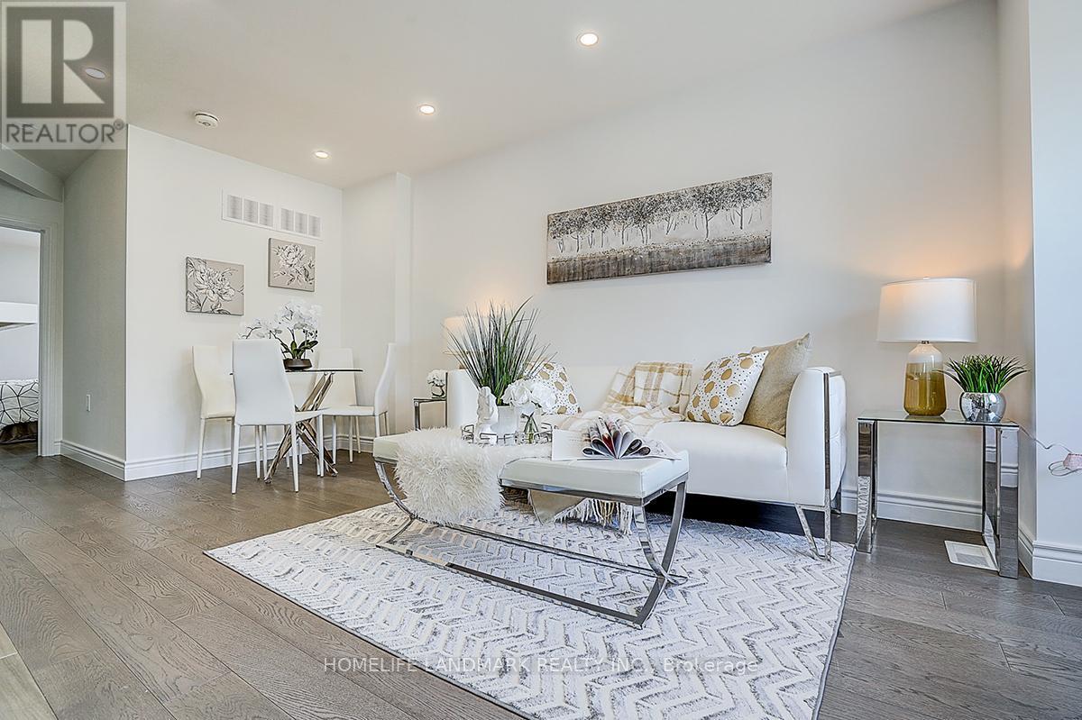 609 Mortimer Avenue, Toronto, ON - Indoor Photo Showing Living Room