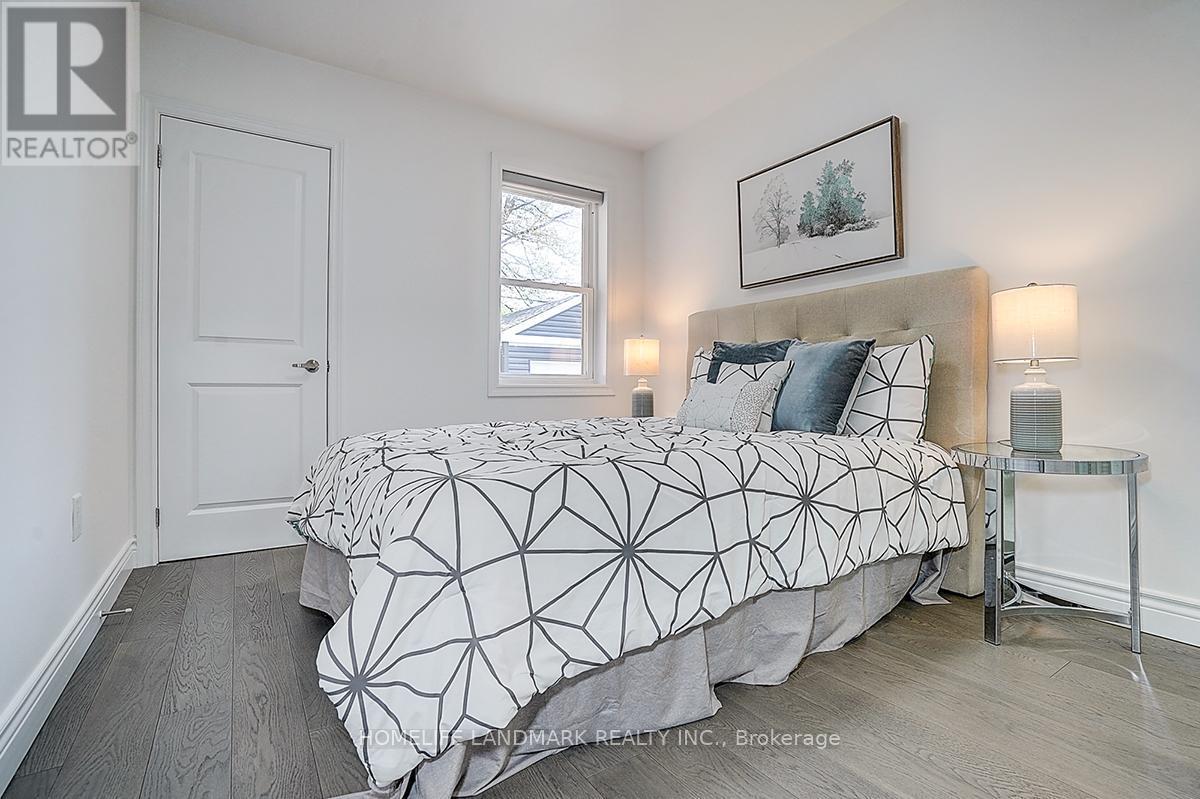 609 Mortimer Avenue, Toronto, ON - Indoor Photo Showing Bedroom