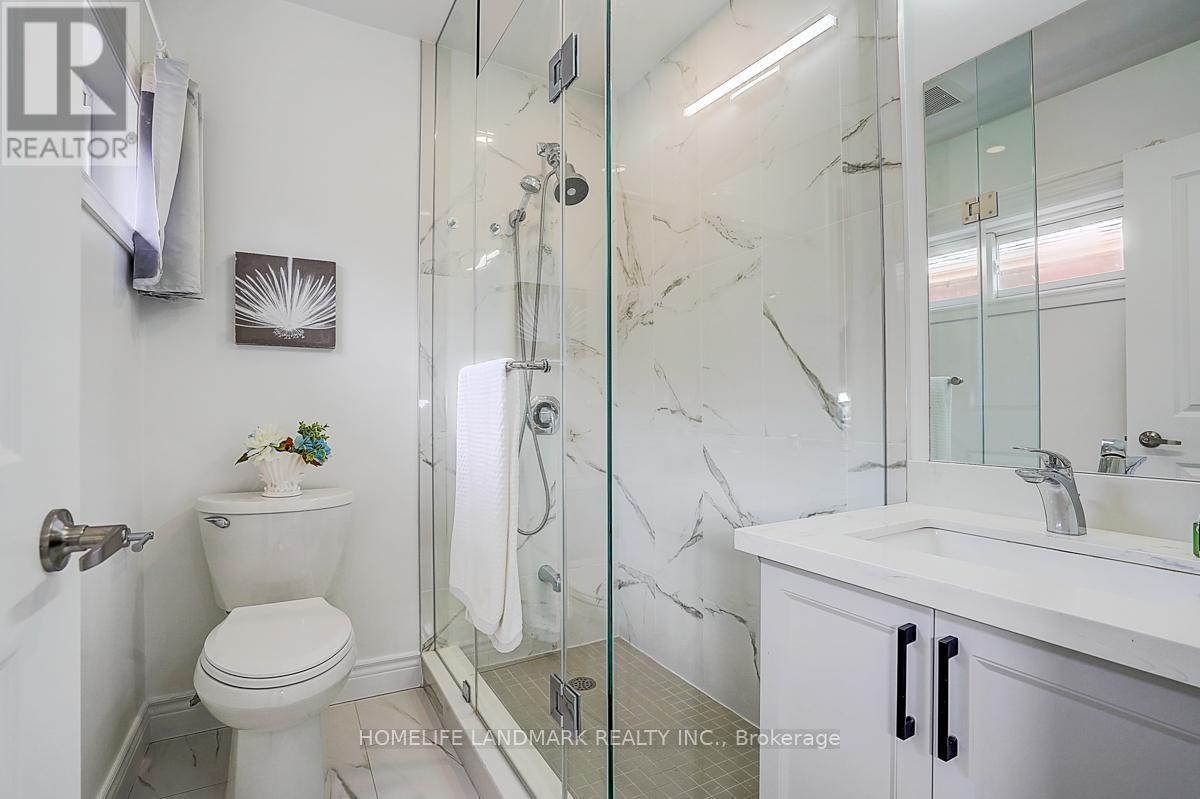 609 Mortimer Avenue, Toronto, ON - Indoor Photo Showing Bathroom