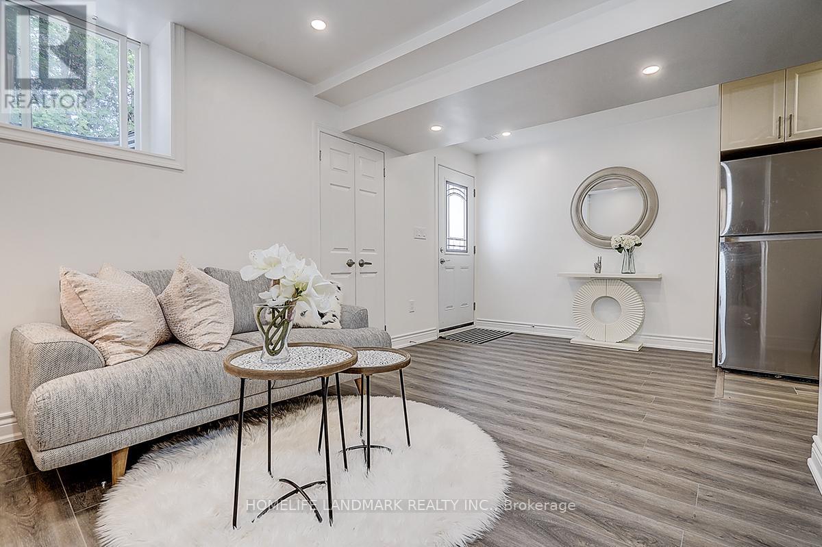 609 Mortimer Avenue, Toronto, ON - Indoor