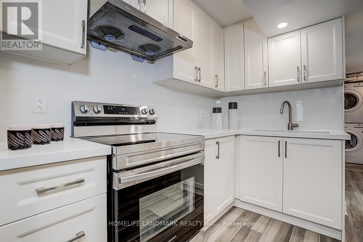 609 Mortimer Avenue, Toronto, ON - Indoor Photo Showing Kitchen