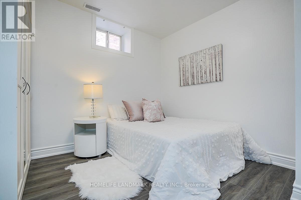 609 Mortimer Avenue, Toronto, ON - Indoor Photo Showing Bedroom
