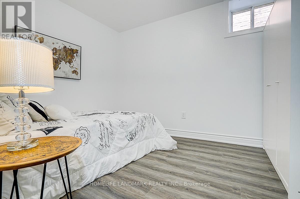 609 Mortimer Avenue, Toronto, ON - Indoor Photo Showing Bedroom