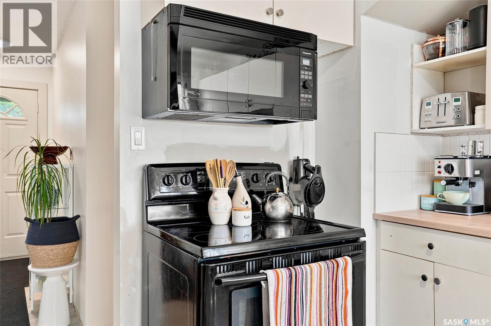 421 Y Avenue S, Saskatoon, SK - Indoor Photo Showing Kitchen